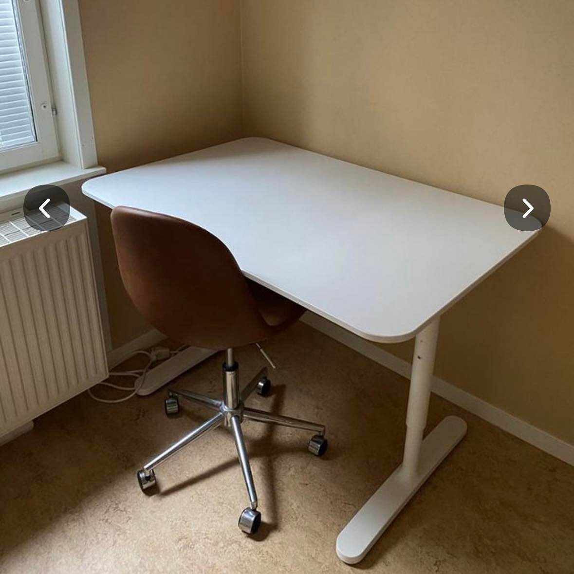 image of One desk and a chair - 