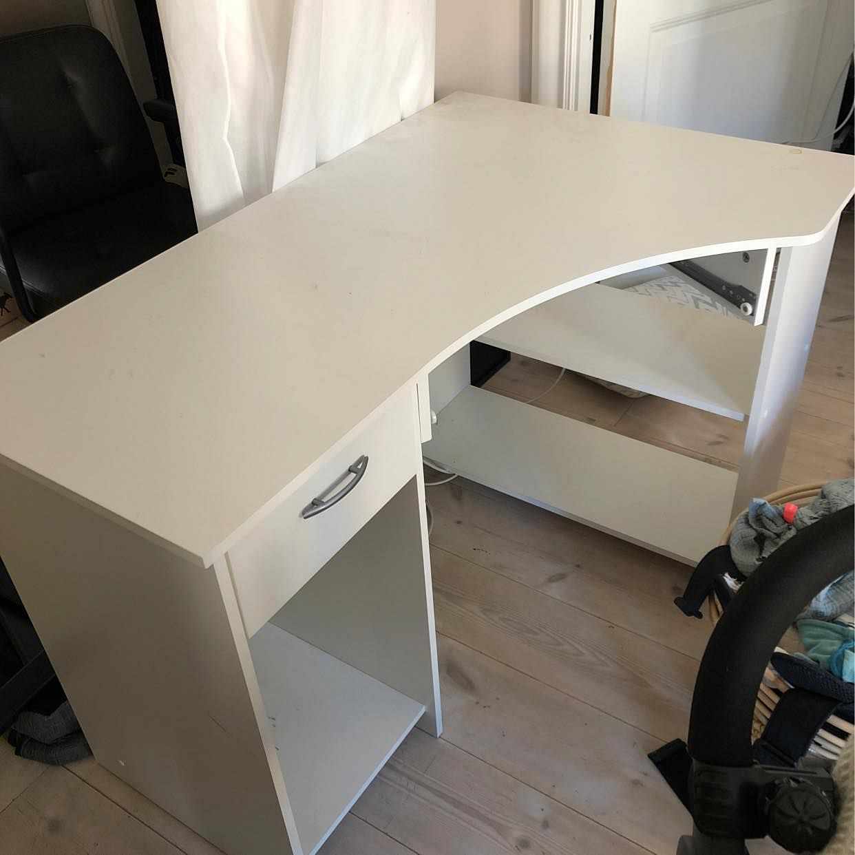 image of Free desk - 