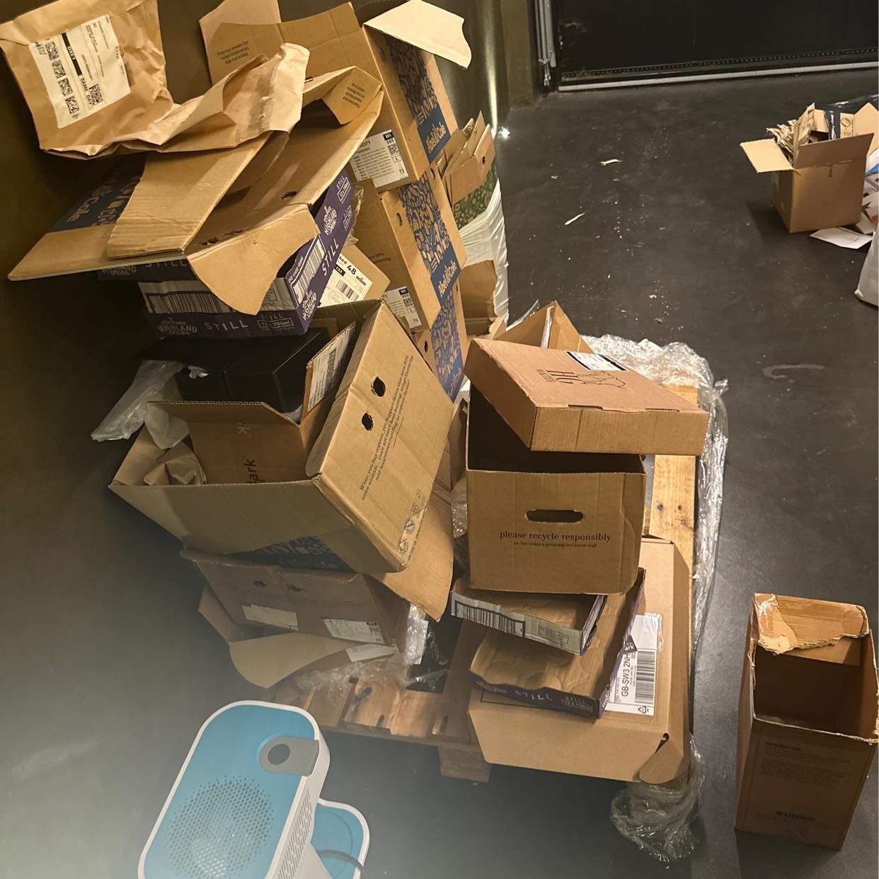 Cardboard boxes waste London Tiptapp