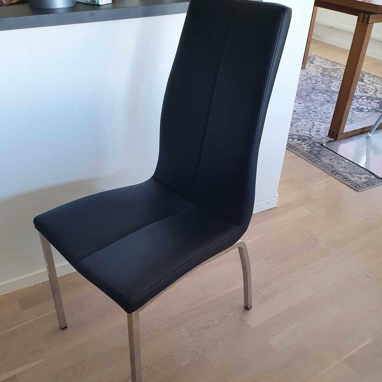 image of 4 stolar bortskänkes - Nacka