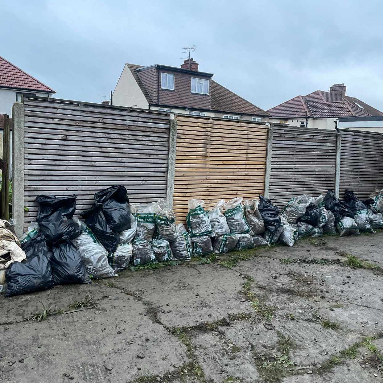 Garden soil disposal London Tiptapp