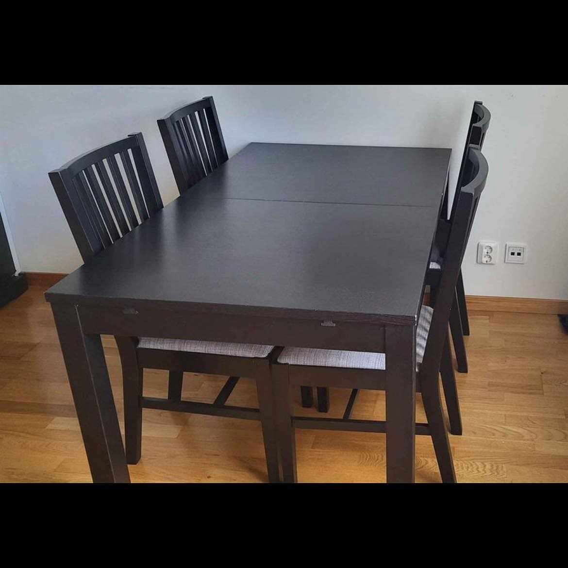image of Flytt av matbord + stolar - 