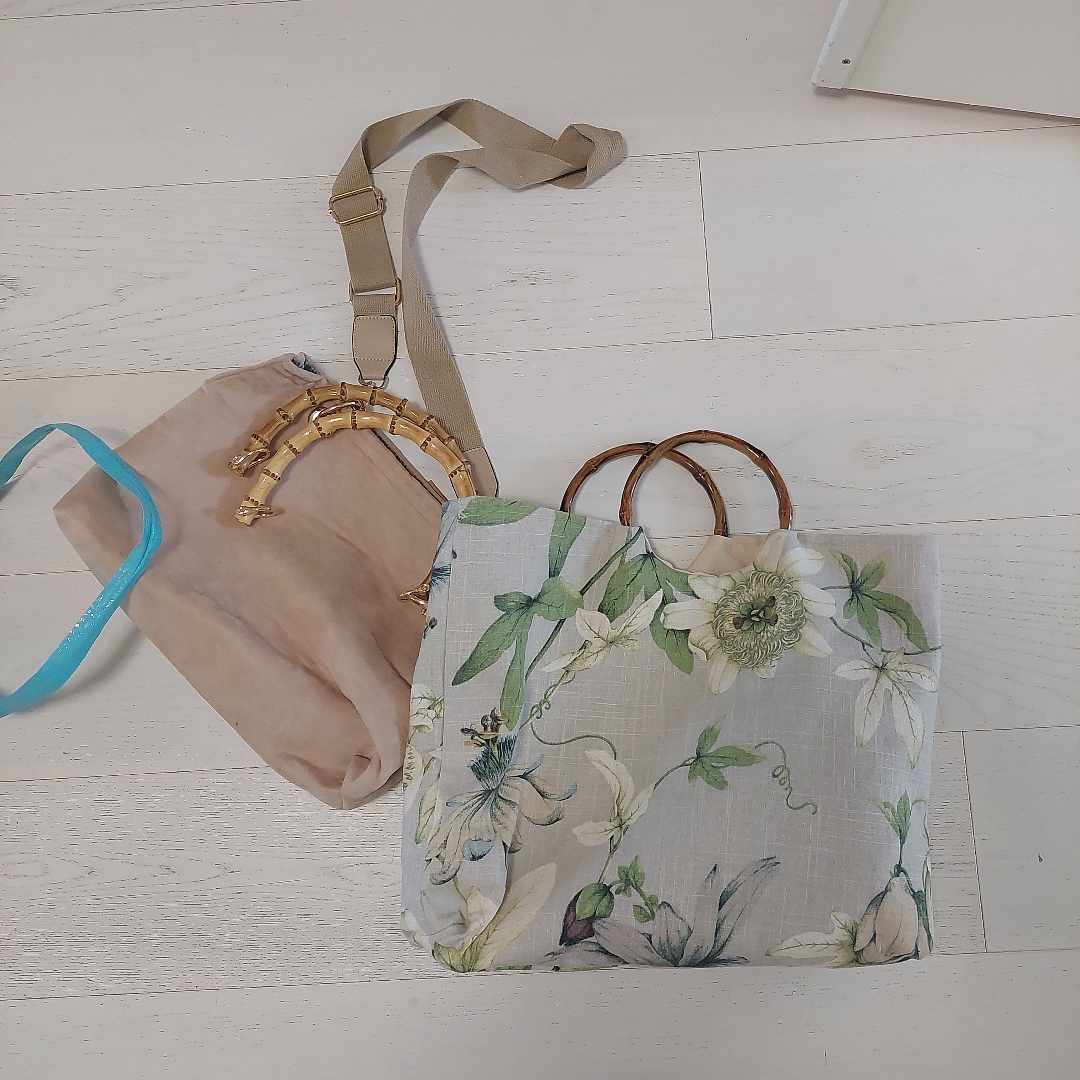 image of 2 purses and a scarf - Solna