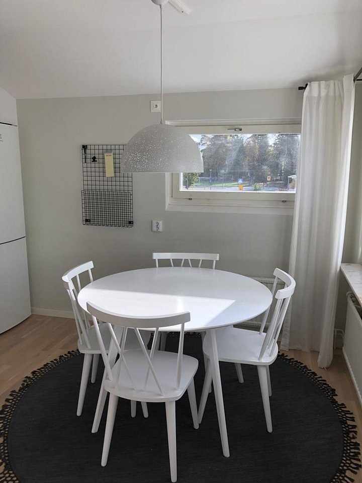 image of Matgrupp med runt bord +  - 