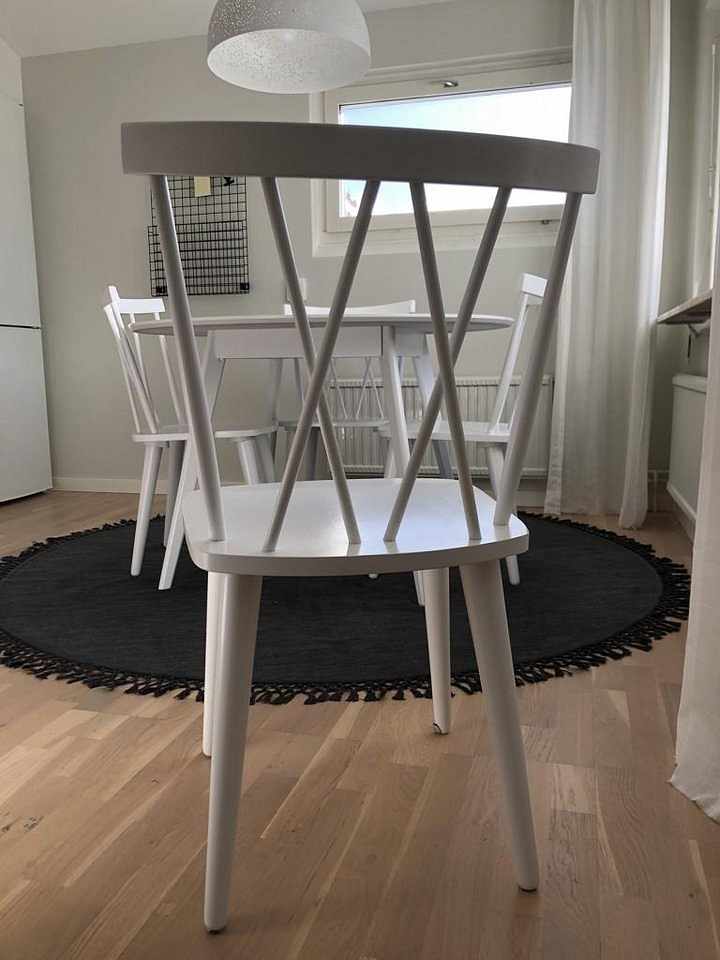 image of Matgrupp med runt bord +  - 