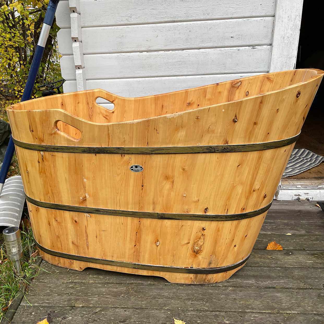 image of Wooden tub - 
