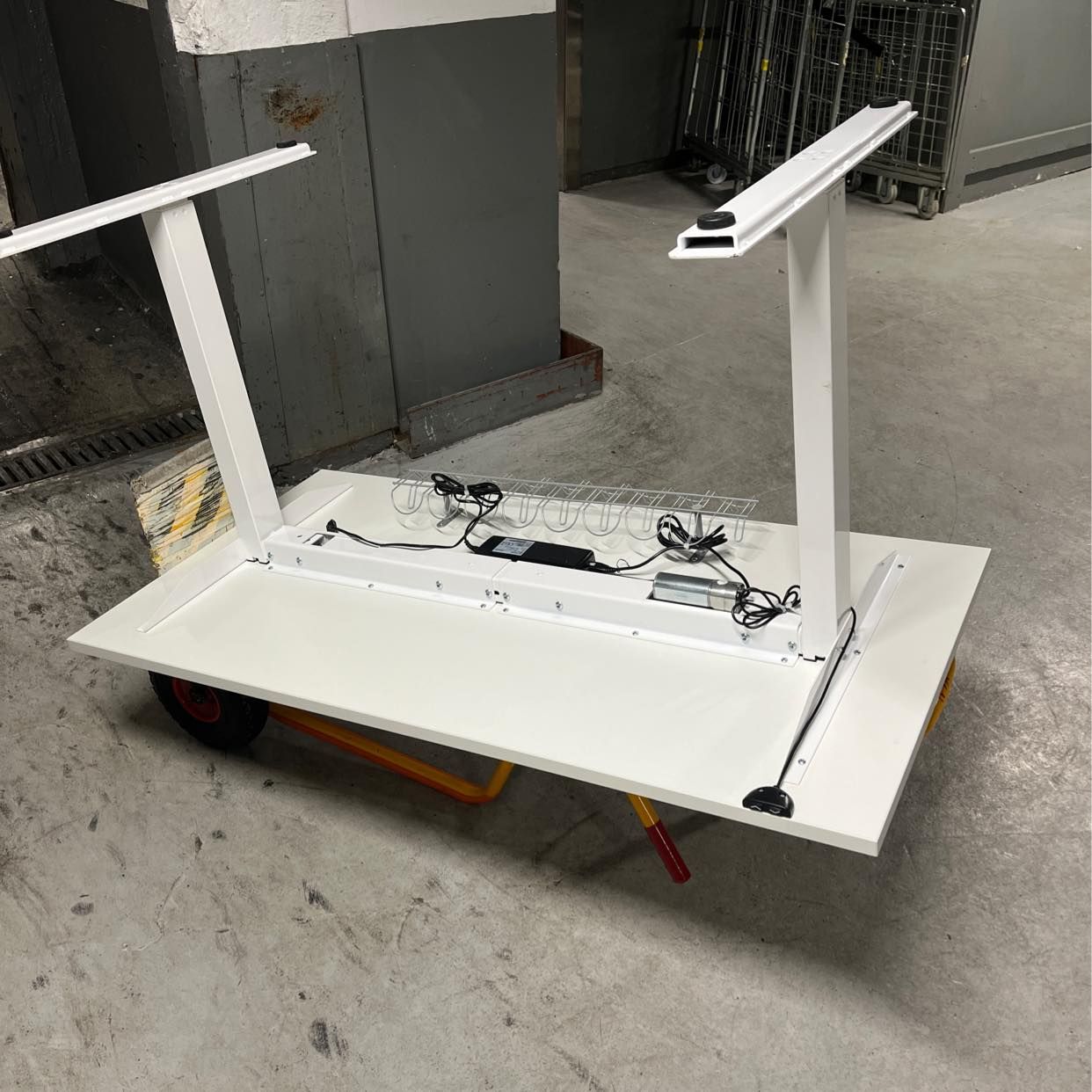 image of Moving work desk - 