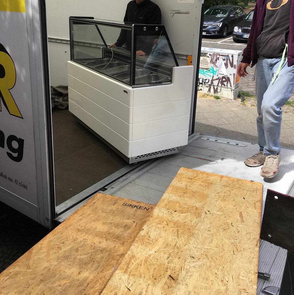 image of Transporter mit Hebebühne - 