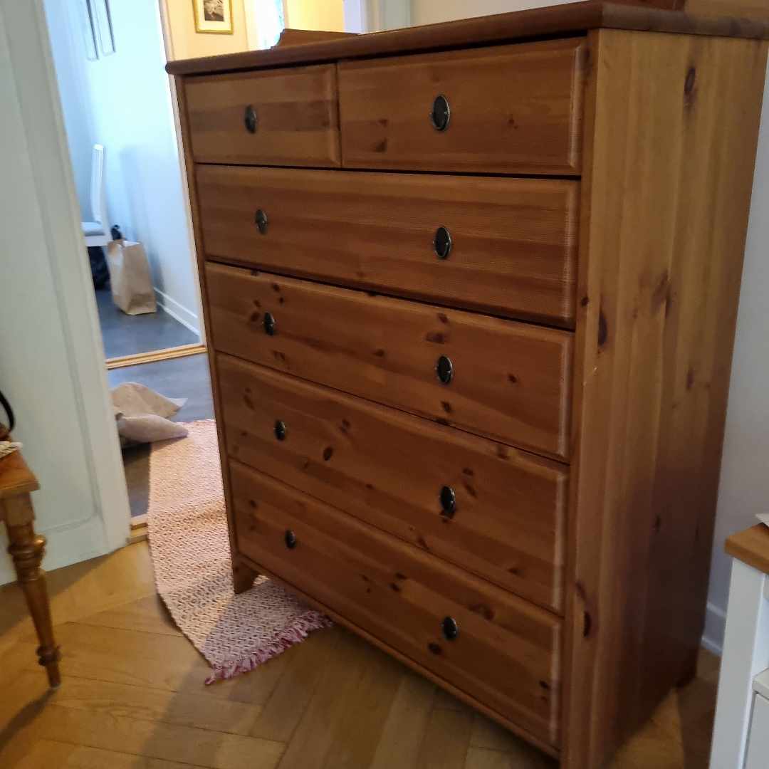 image of Hjälp få bort möbler - Bromma