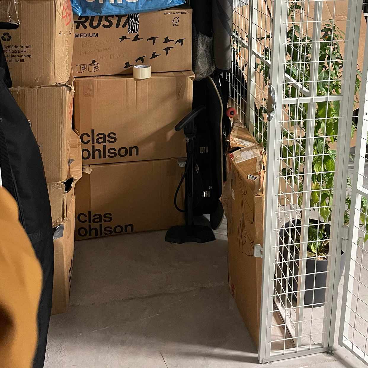 image of Moving some boxes - 