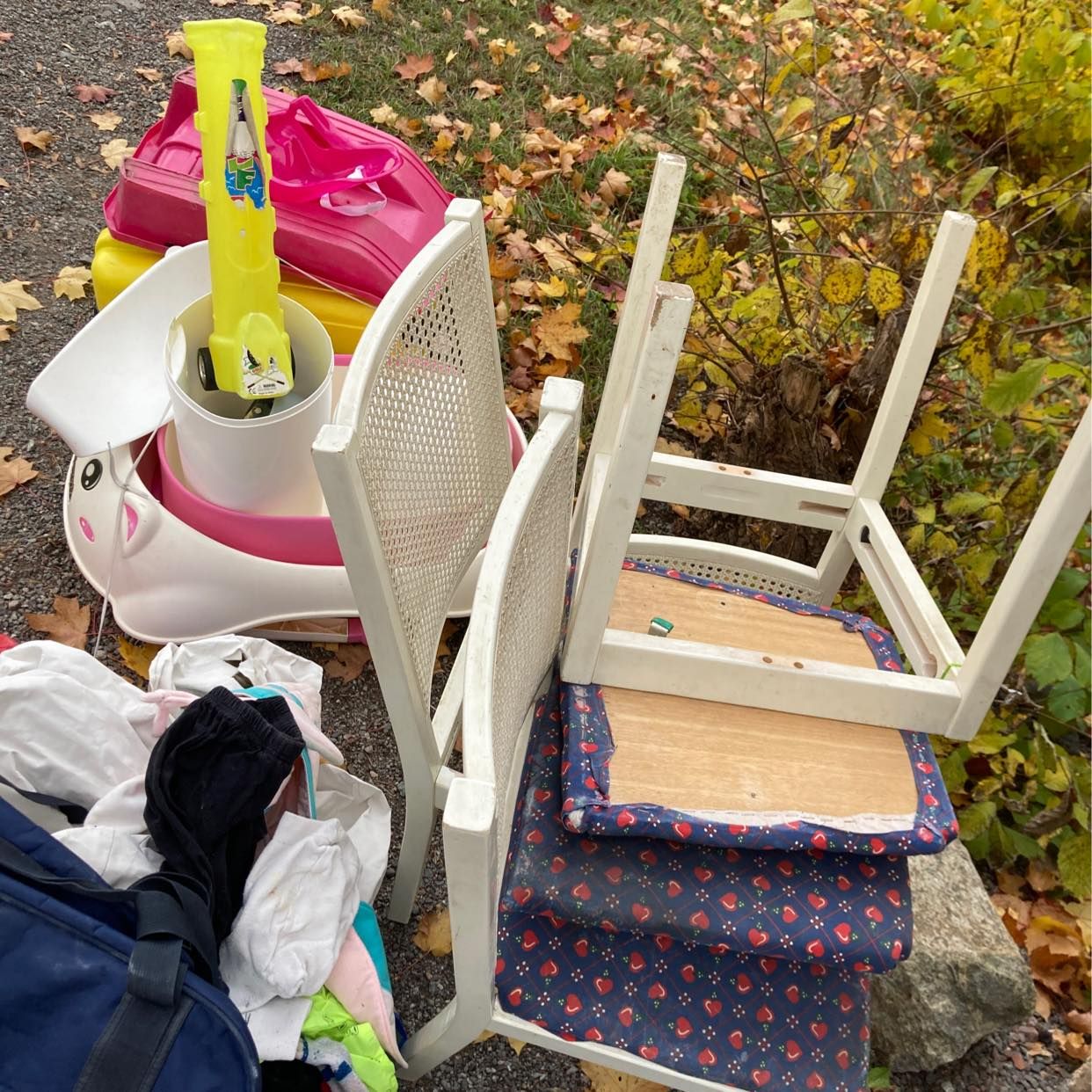image of Throw away asorted trash - Bromma