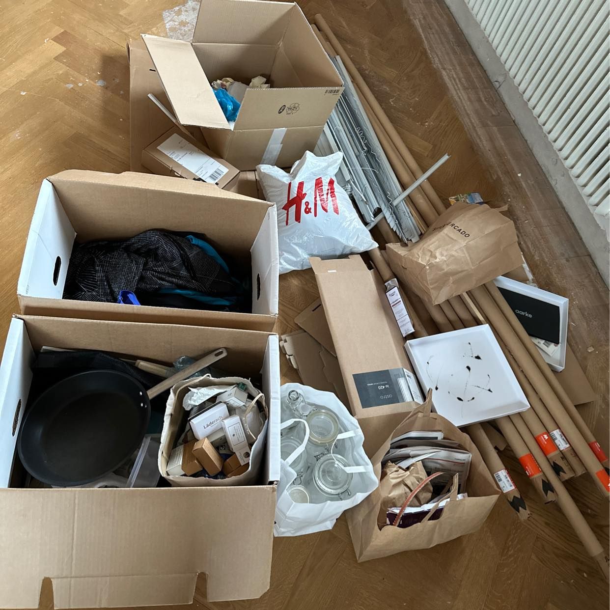 image of Giveaway and trash - Stockholm