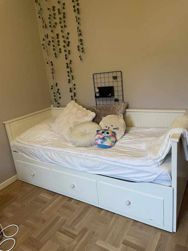 image of Hemnes säng med utdragbar - 