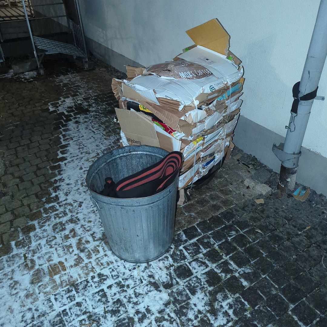 image of 1 bal wellpapp samt tunna - Täby
