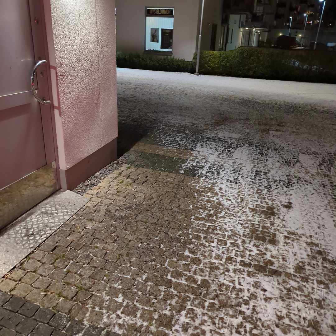 image of 1 bal wellpapp samt tunna - Täby