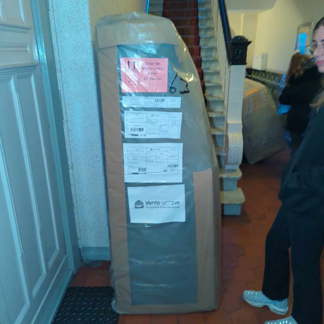 image of Help me carry move couch! - 
