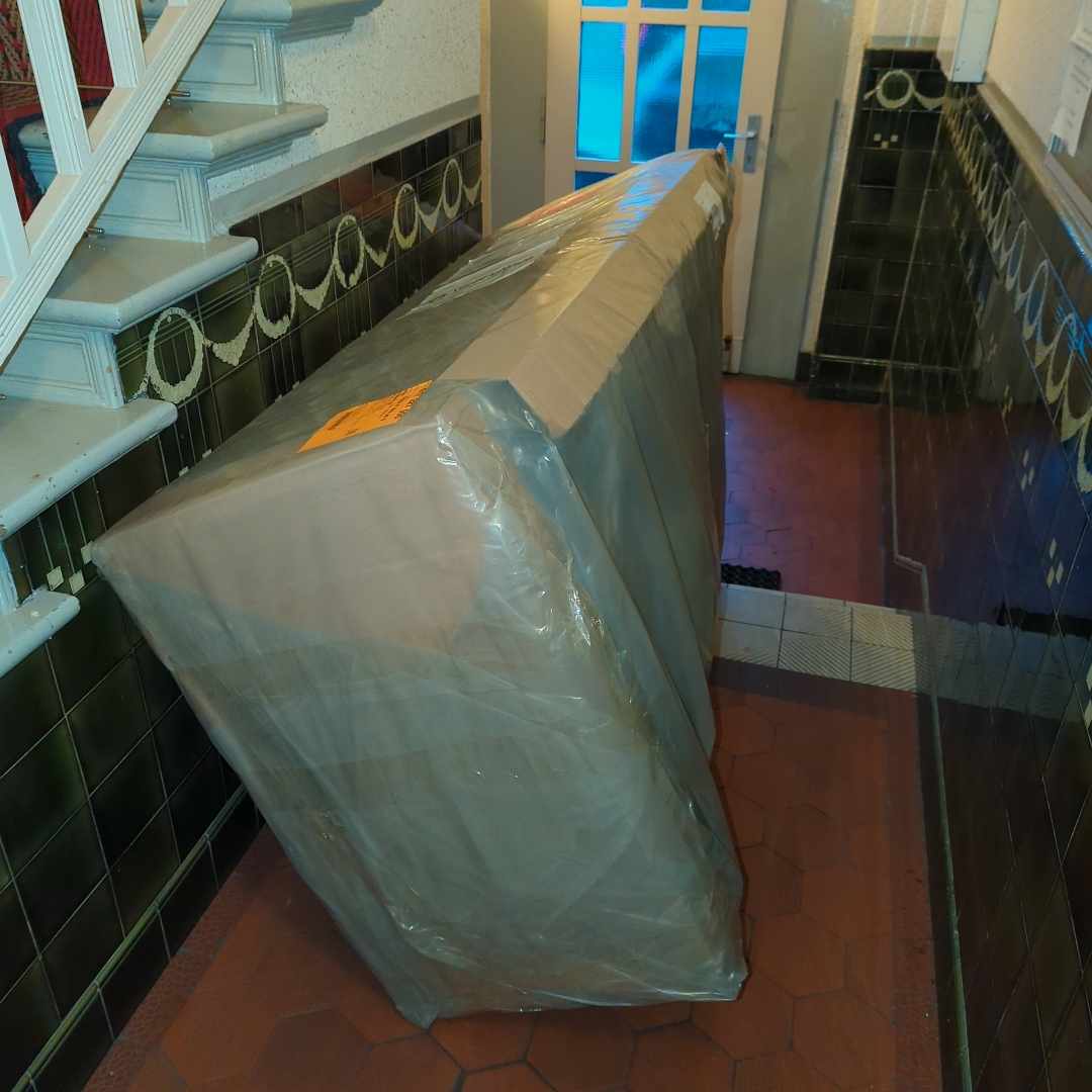 image of Help me carry move couch! - 