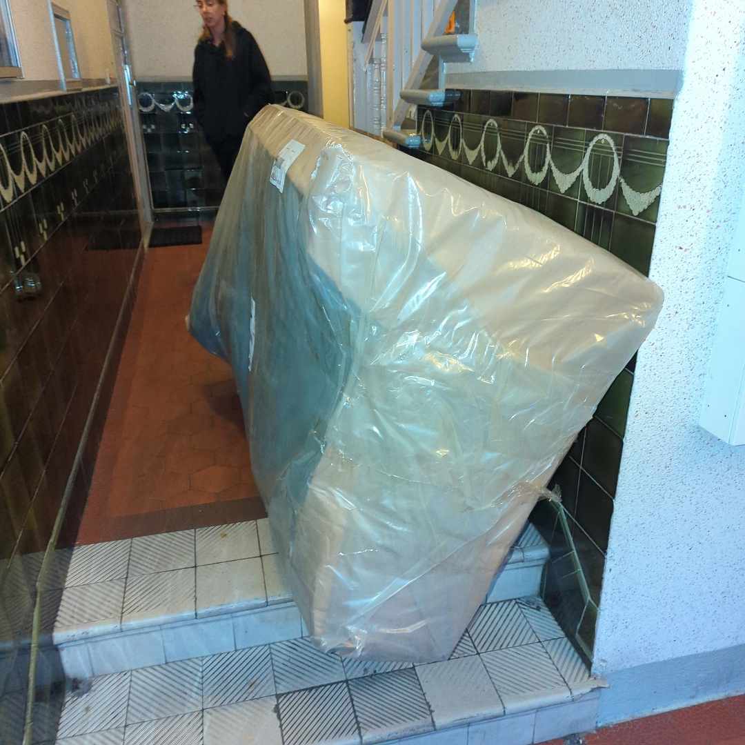 image of Help me carry move couch! - 