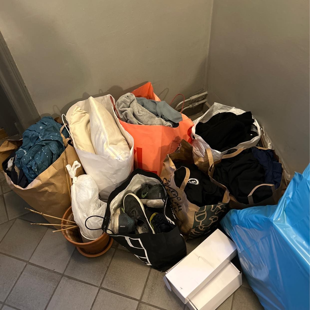 image of Kartong/textil/plast - Stockholm
