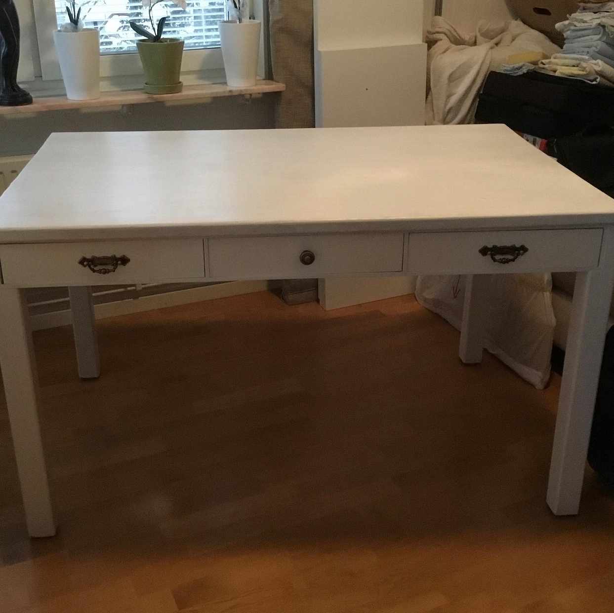 image of Matbord och skåp - 