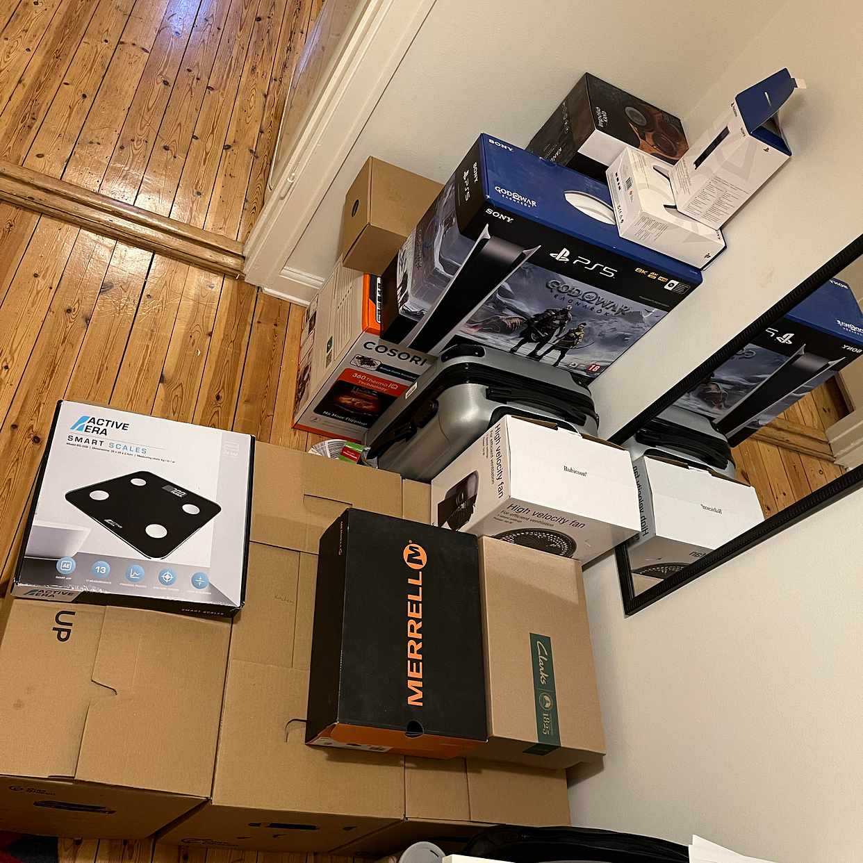 image of Cardboards/chair/desk - 