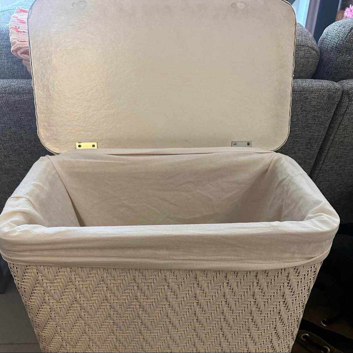 Vintage laundry basket London Tiptapp