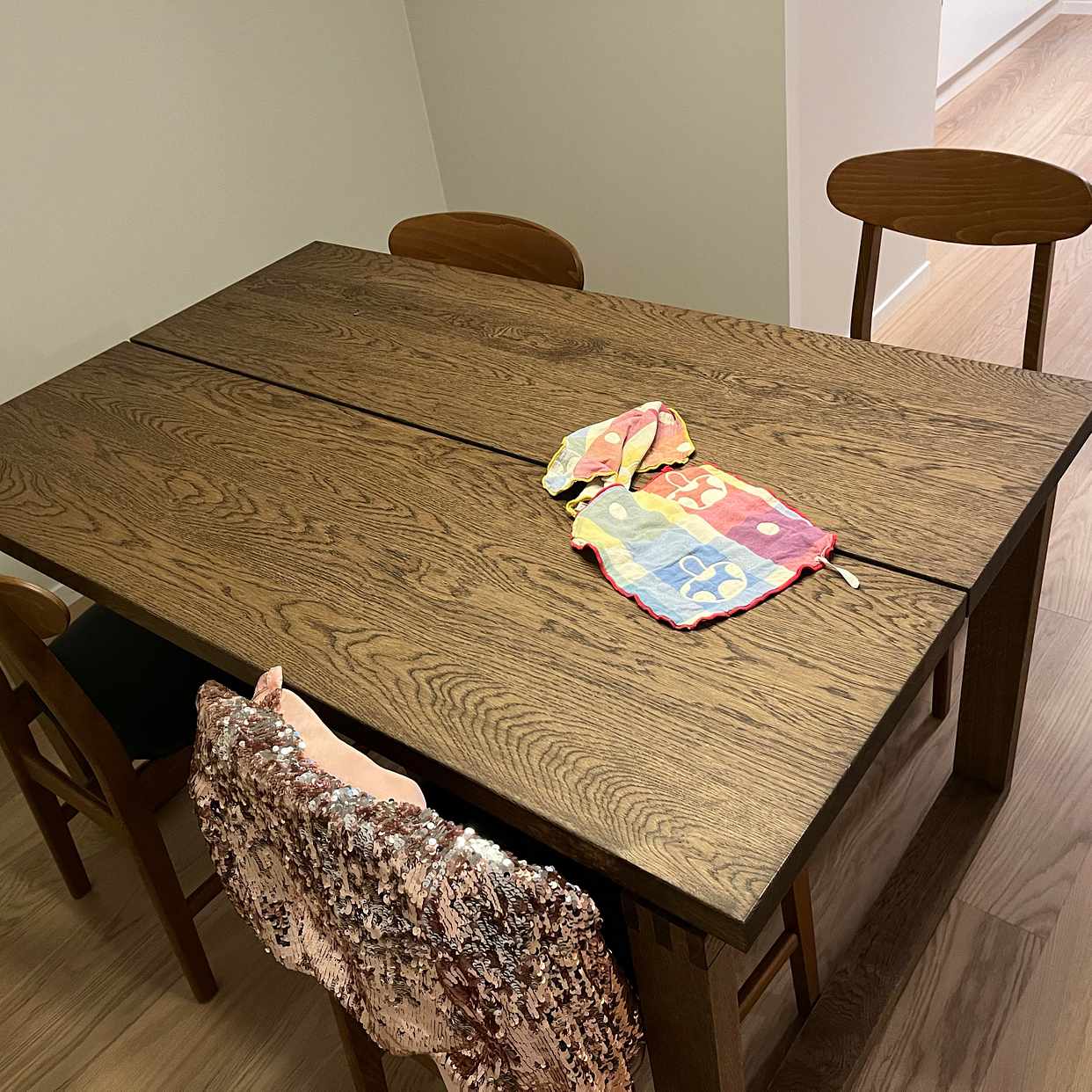 image of Matbord, soffa, säng - 