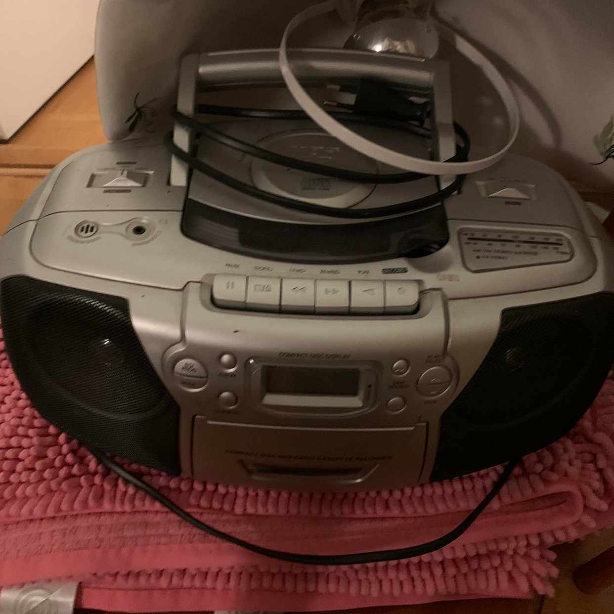 image of Radio bortskänkes - Stockholm