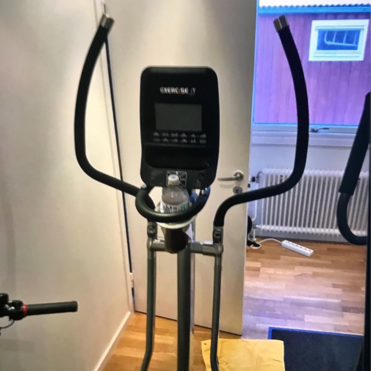 image of Defekt crosstrainer borts - Stockholm