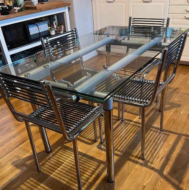 image of 1 Glasstisch + 4 Stühle - 
