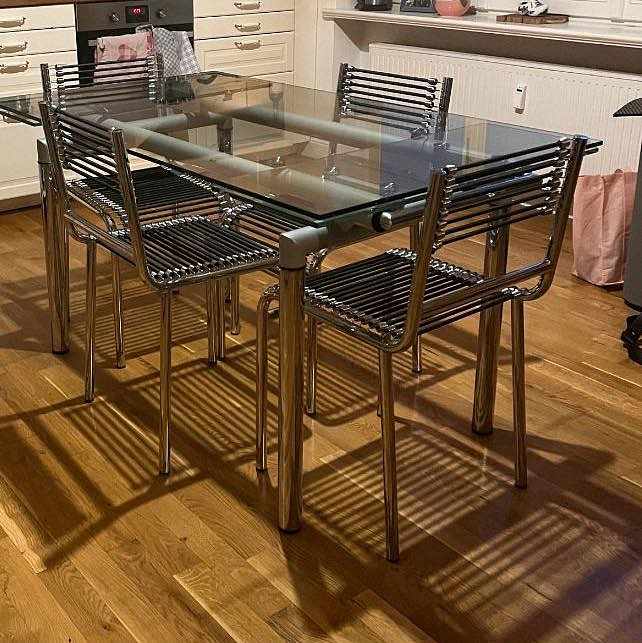 image of 1 Glasstisch + 4 Stühle - 