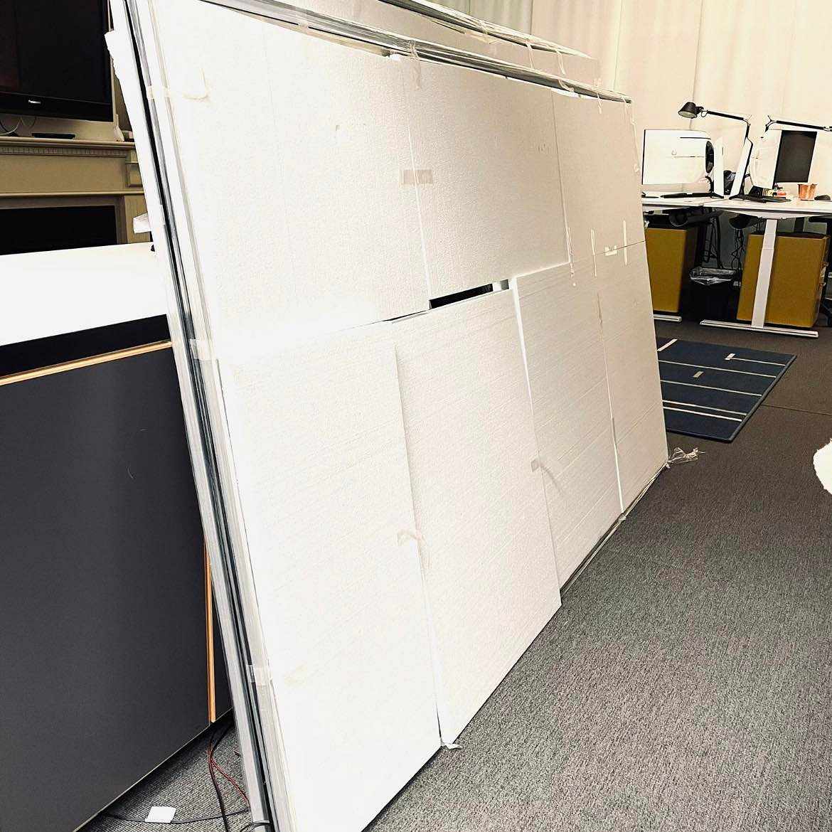image of Leverans av stor spegel - 