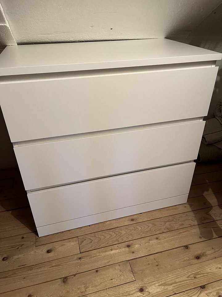 image of Malm byrå från IKEA  - 