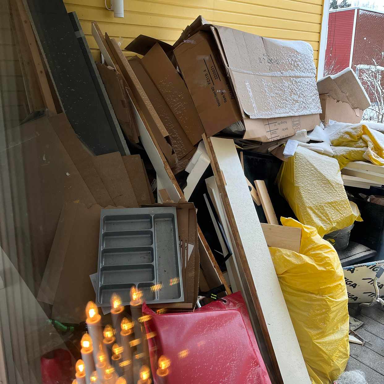 image of Kartong trä kakel plast - Åkersberga