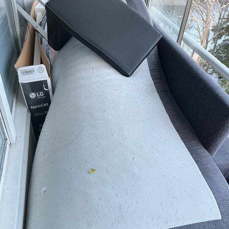 image of Broken bed chairs table - Haninge