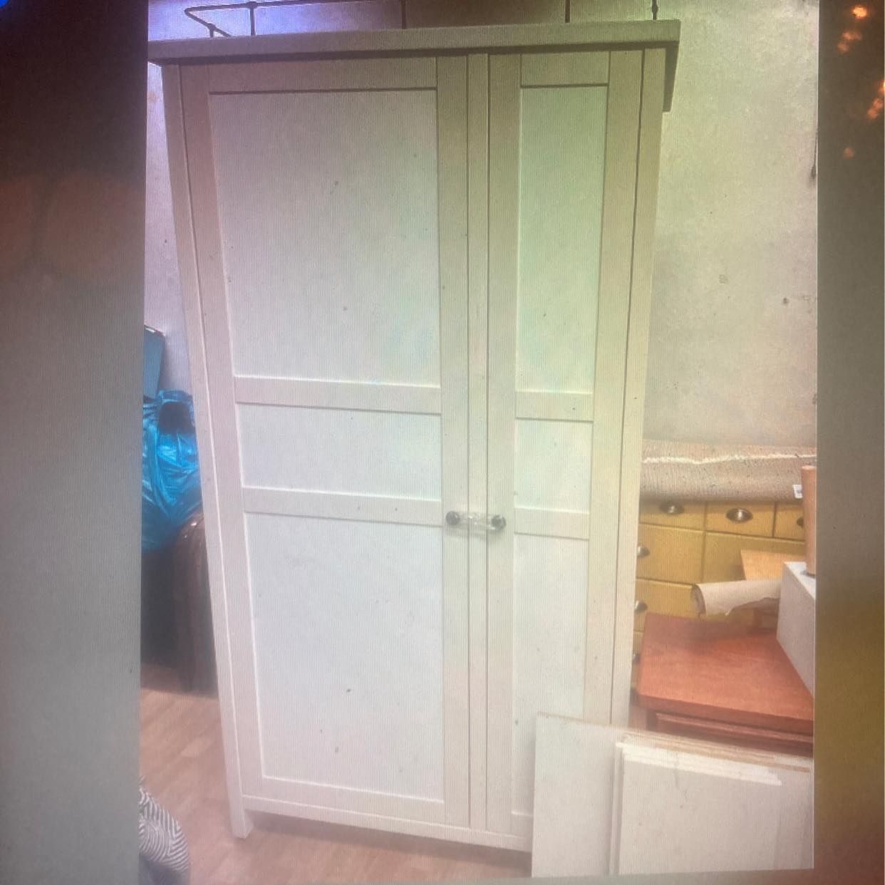 image of Frakt av ett barnskåp - 