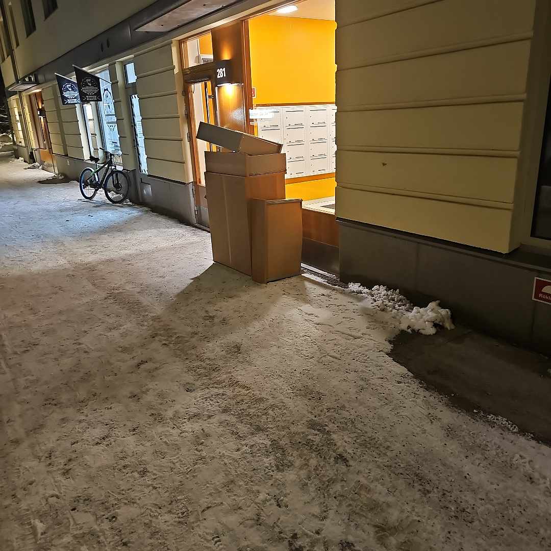 image of Trasig byrå - Sollentuna