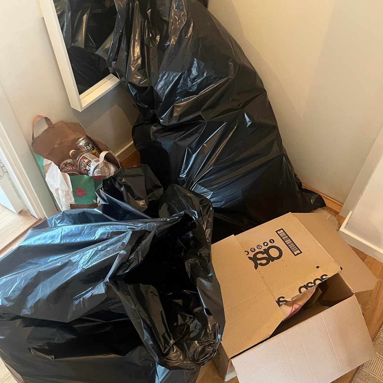 image of trash + pant - Bromma