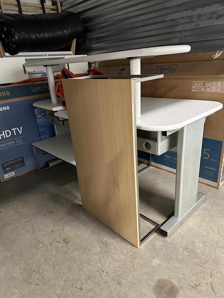 image of Höj och sänkbart skrivbor - 