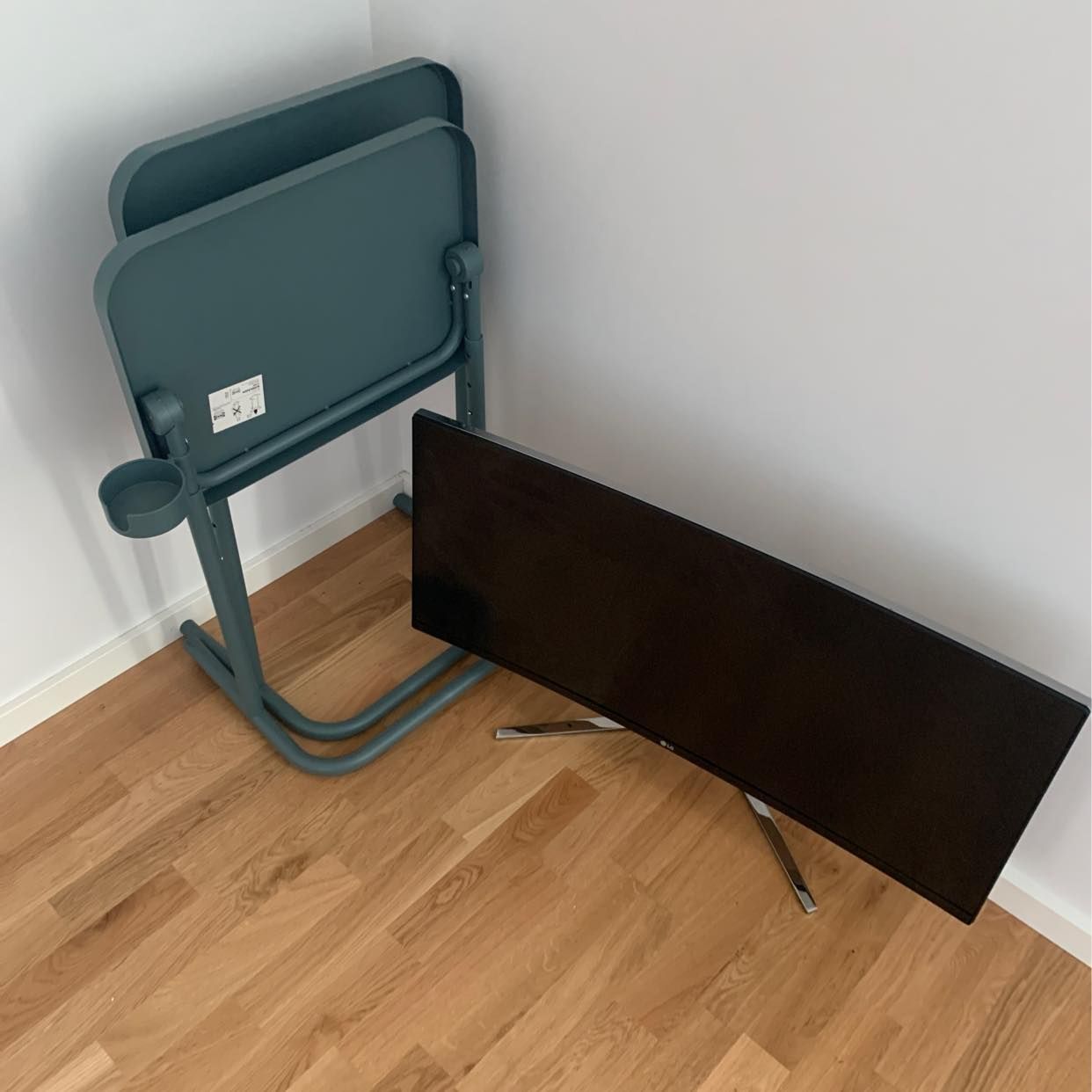image of Monitor and stands - Västra Hamnen