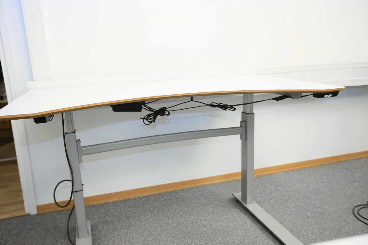 image of Höj- och sänkbart skrivbo - 