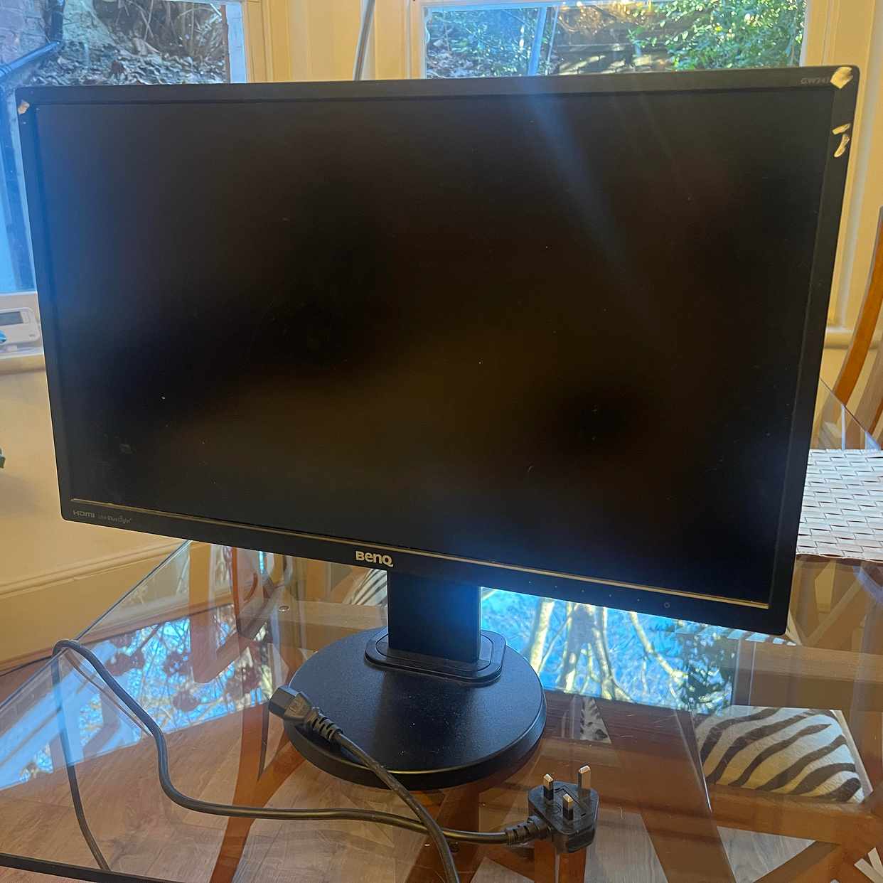 image of 24” monitor - London