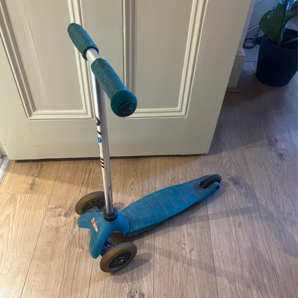 image of Toddlers scooter - London