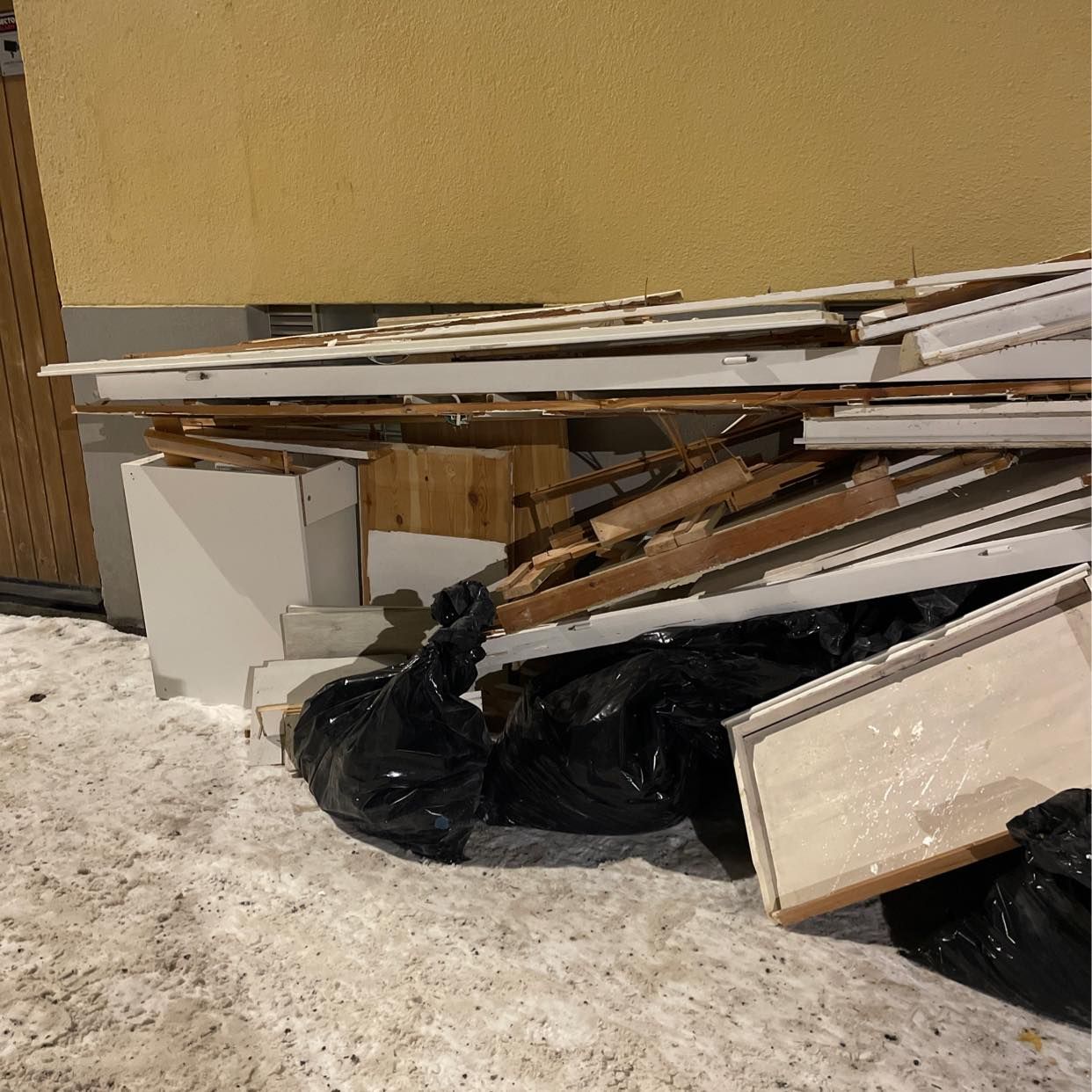image of Skrot från renovering - Hägersten