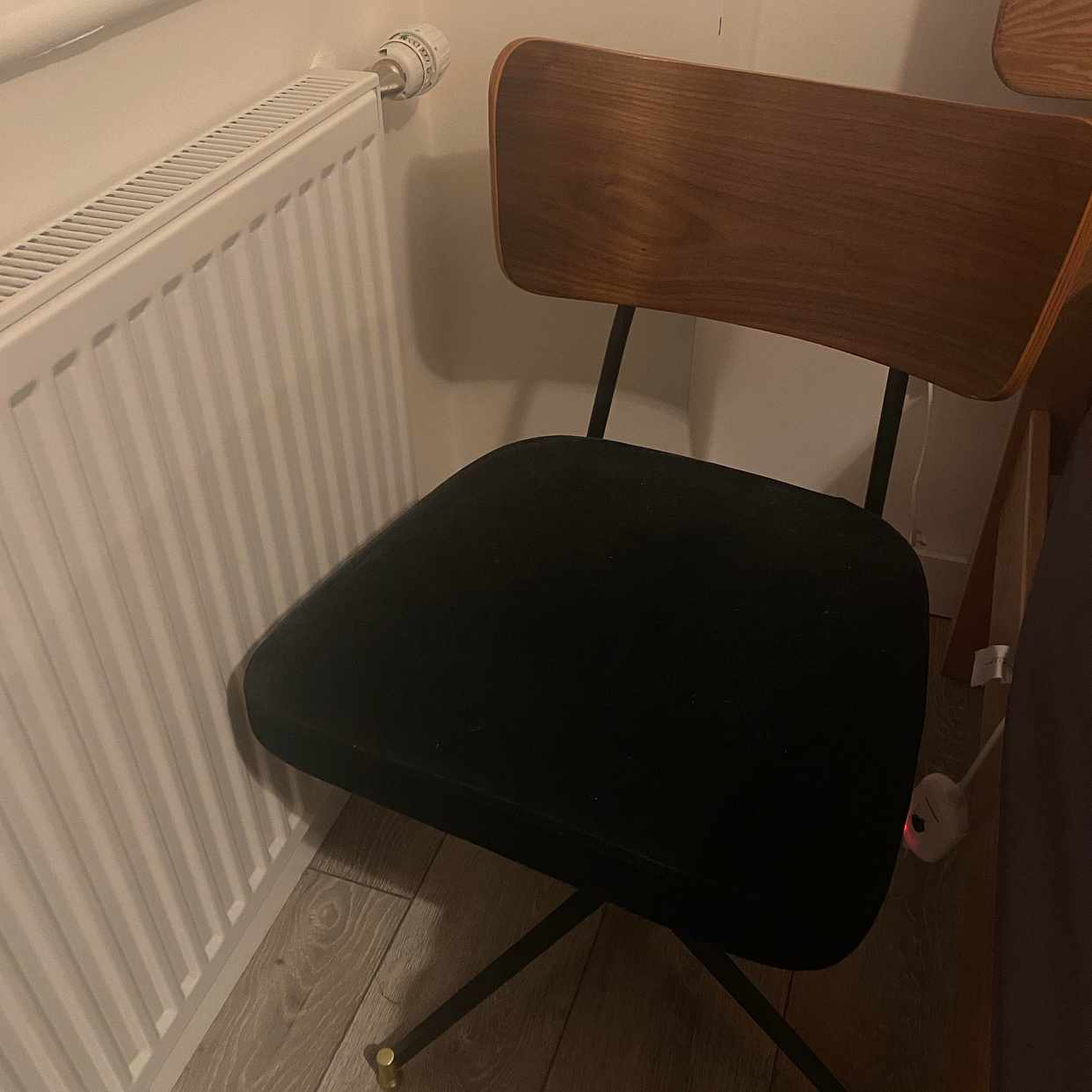 image of 98% new swivel chair - London