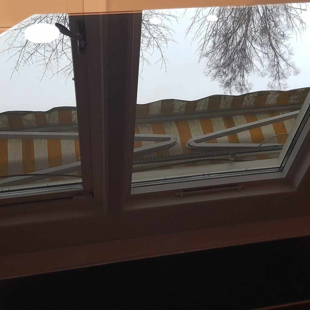 image of Fin tv-bänk! - Ekerö