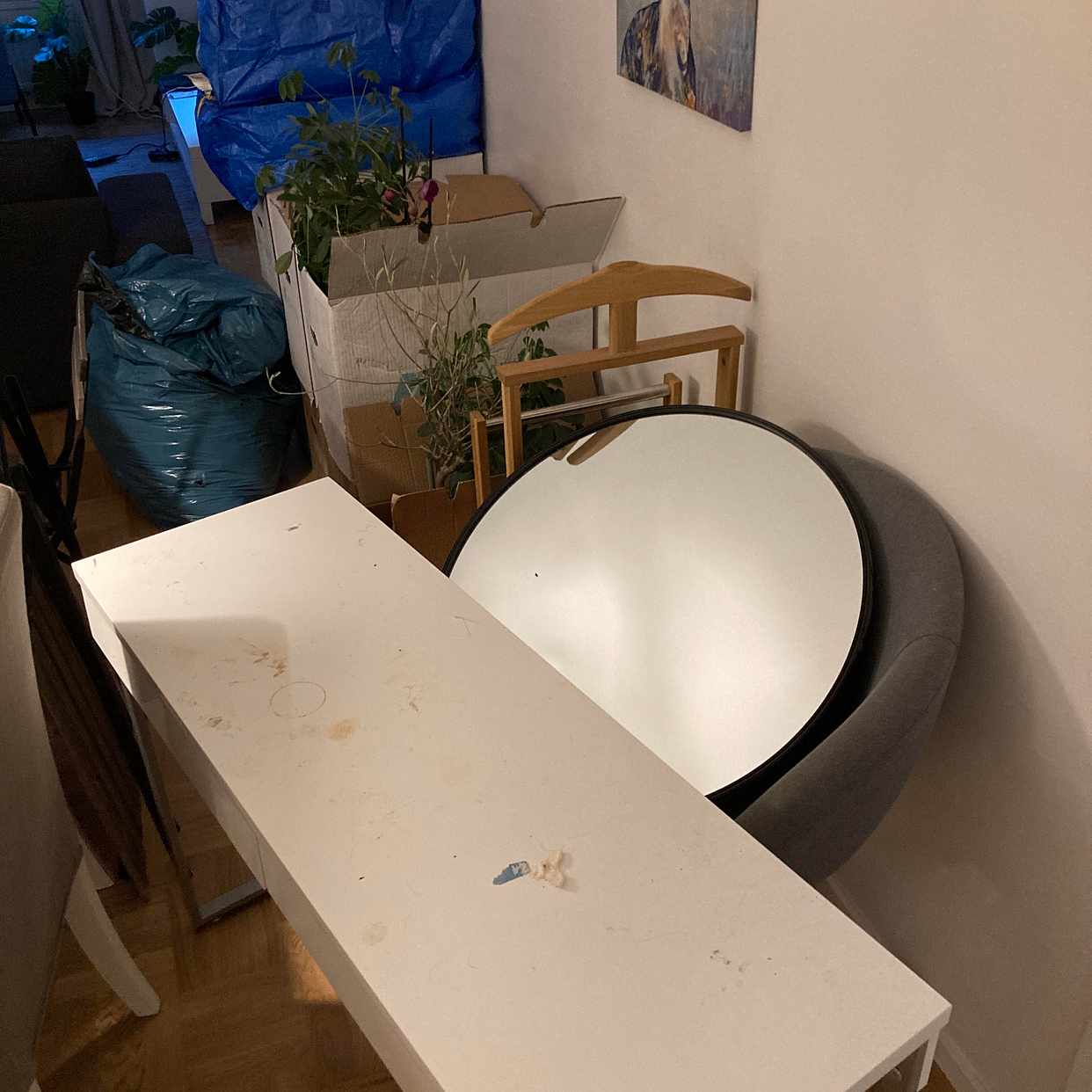image of Kartonger, bord, stol - 