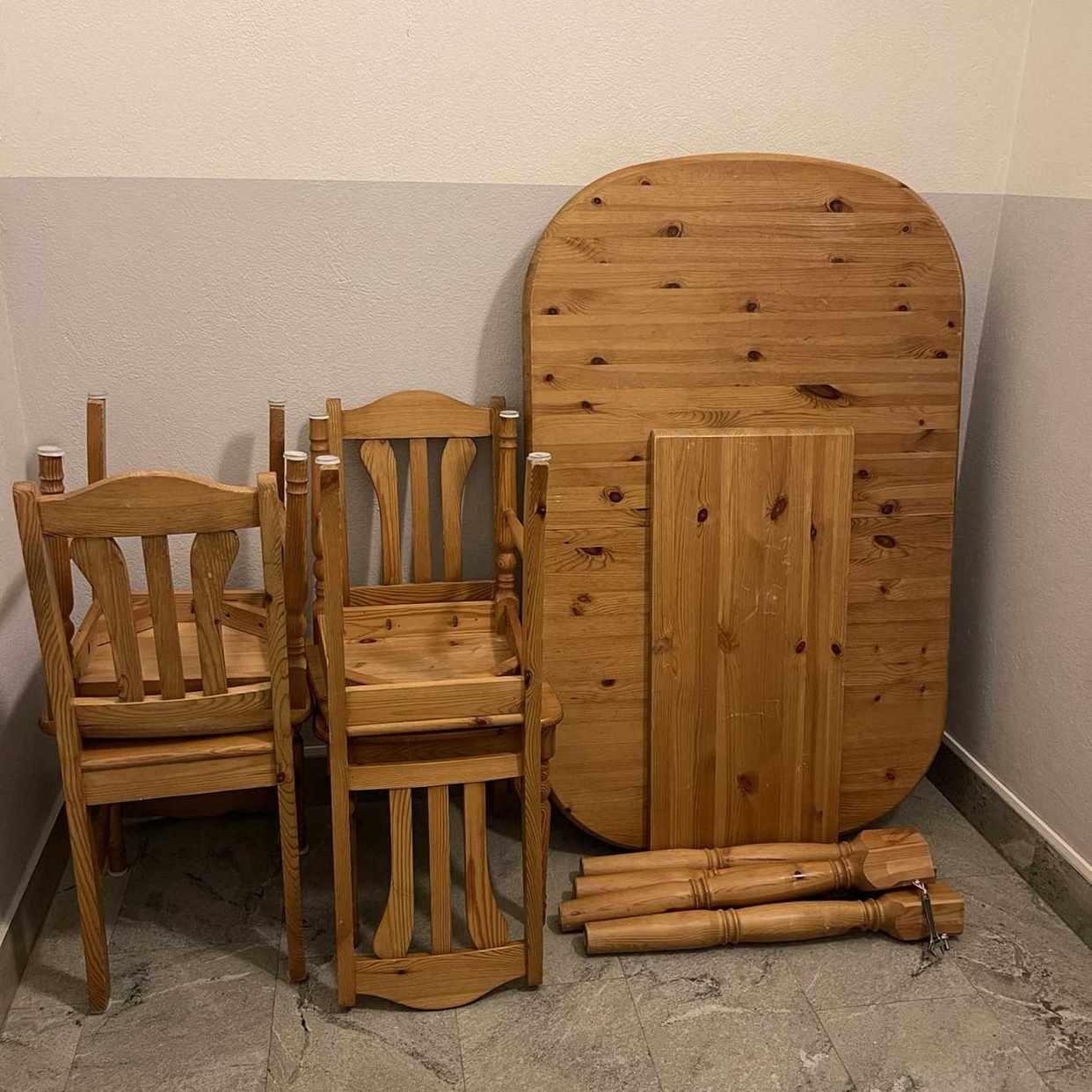 image of Matbord med stolar - Upplands Väsby
