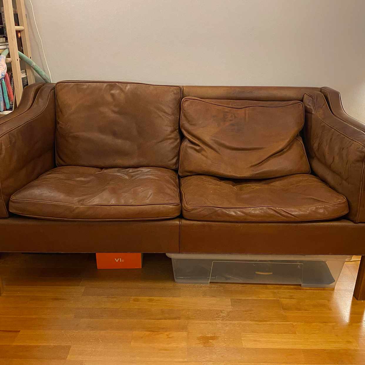 image of Sofa, table and chairs - 