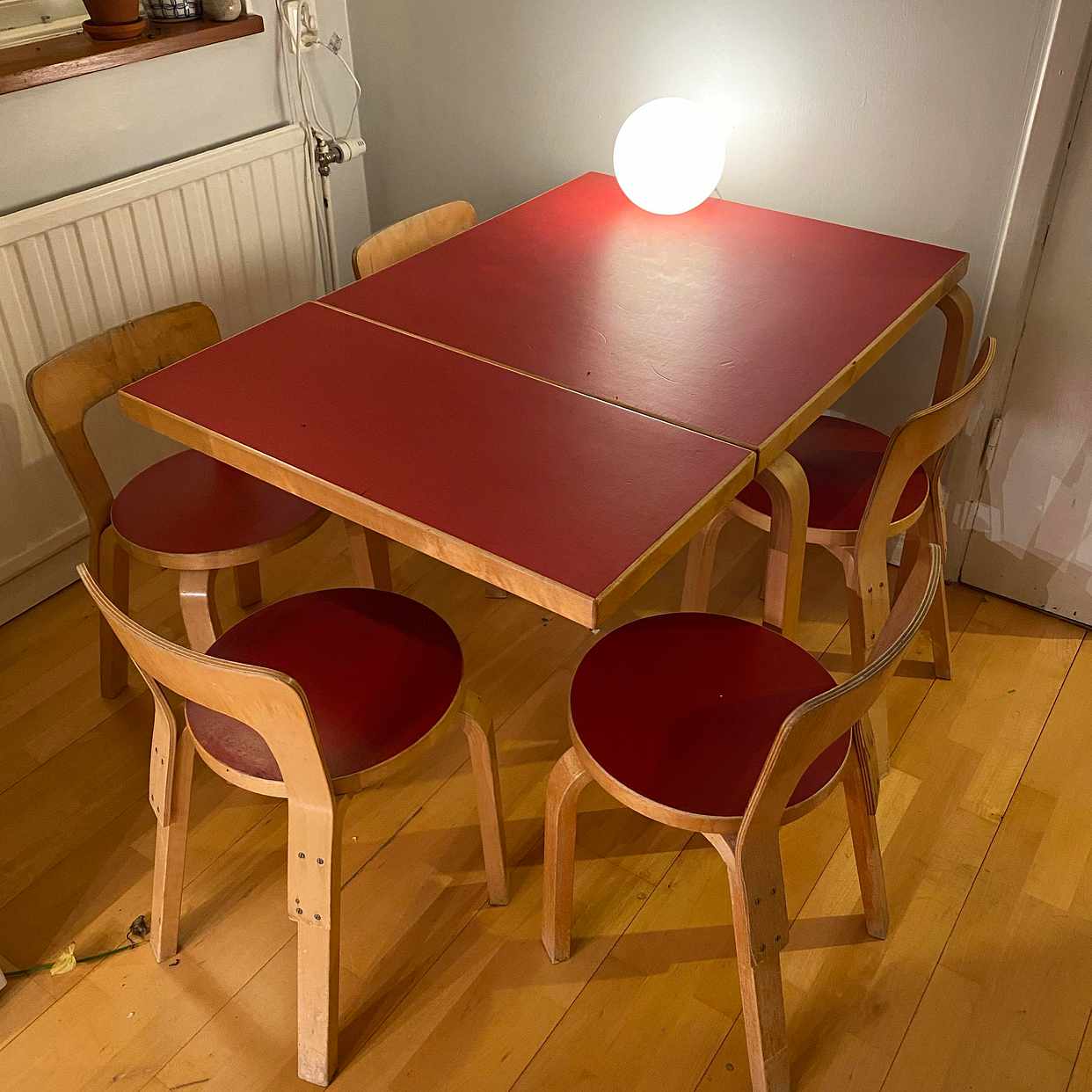 image of Sofa, table and chairs - 